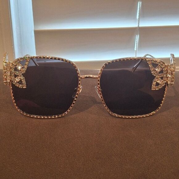Woman’s Gold Crystal Rimmed Butterfly Chic Sun Glasses - Picture 10 of 12